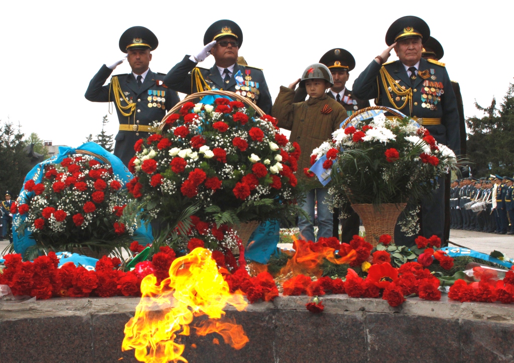 В каком месяце день победы. 9 Май Жениш куну. 9 Мая Жениш куну. 9 Мамыр день Победы. 9 Май Жениш куну парад.