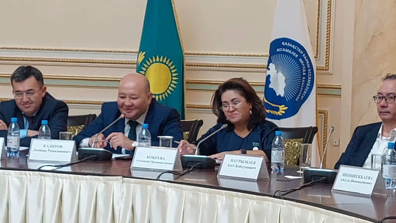 Министр информации и общественного. Переговоры общественников.